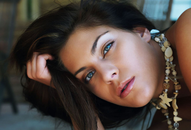 Обои картинки фото franceska gallardo, девушки, franceska gallardo , valentina rossini, franceska, gallardo, valentina, rossini, defrancesca, девушка, модель, брюнетка, поза, стройная, сексуальная, флирт