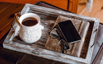Картинка еда напитки +чай поднос чай телефон очки