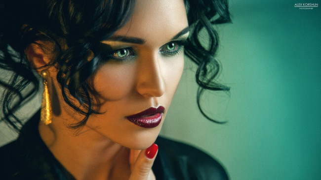 Обои картинки фото девушка - girl, девушки, - лица,  портреты, девушка, брюнетка, сексуальная, милая, модель, красивая, супер, сладкая, лапочка, симпатичная, классная, нежная, идеальная, няша, яркая, игривая, великолепная, обаятельная, жгучая, спокойная, удивительная