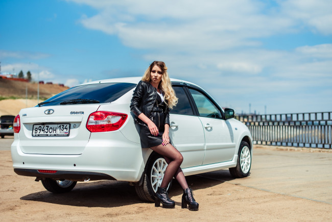 Обои картинки фото лада гранта, автомобили, -авто с девушками, ваз, лада, гранта, автомобиль, девушка