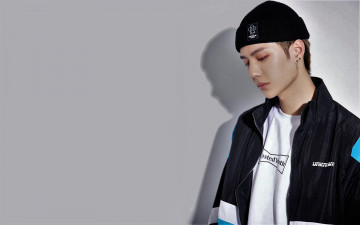 Картинка мужчины wang+yi+bo шапка куртка футболка тень