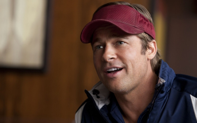 Обои картинки фото кино фильмы, moneyball, лицо, куртка, козырек