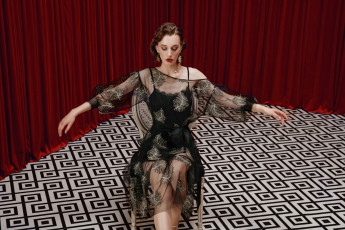 Картинка девушка+-+girl девушки -+брюнетки +шатенки девушка женщина шатенка темноволосая сексуальная модель звезда позирует разная обувь верхняя стильная одежда нижнее эротическое бельё трусы лифчик колготки чулки аксессуары макияж и множество элементов на фотографии