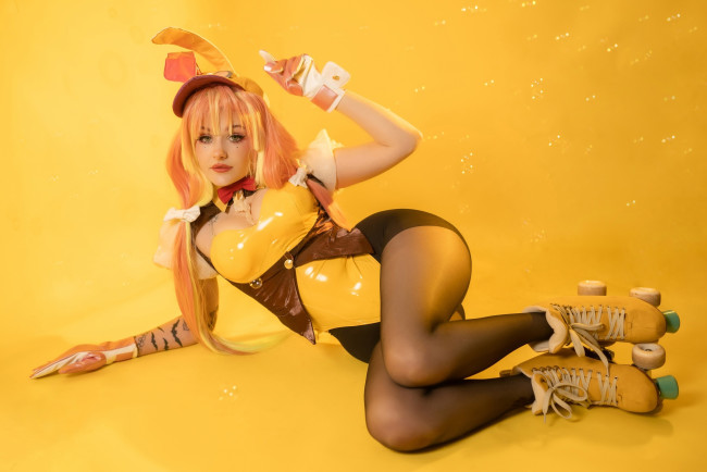 Обои картинки фото cosplay, девушки, - креатив,  косплей, девушка, женщина, разноцветная, сексуальная, модель, звезда, позирует, разная, обувь, верхняя, стильная, одежда, нижнее, эротическое, бельё, трусы, лифчик, аксессуары, макияж, колготки, чулки, и, множество, элементов, на, фотографии