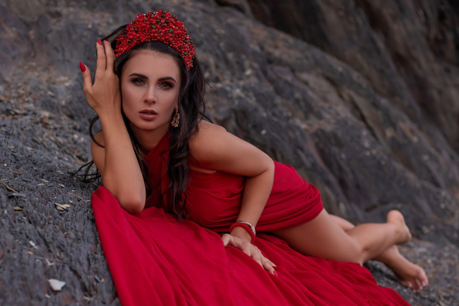 Обои картинки фото девушка - girl, девушки, - брюнетки,  шатенки, девушка, женщина, брюнетка, темноволосая, сексуальная, модель, звезда, позирует, разная, обувь, верхняя, стильная, одежда, нижнее, эротическое, бельё, трусы, лифчик, колготки, чулки, аксессуары, макияж, и, множество, элементов, на, фотографии