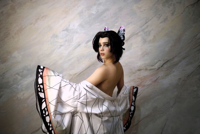 Обои картинки фото девушки, sofia lovegood, костюм, образ, бабочка
