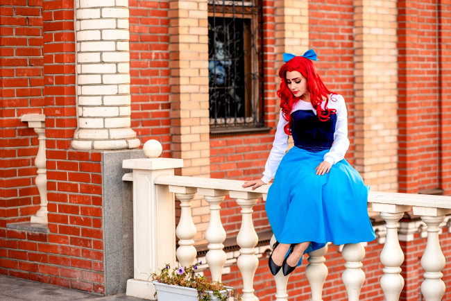 Обои картинки фото девушки, sofia lovegood, костюм, образ, дворец