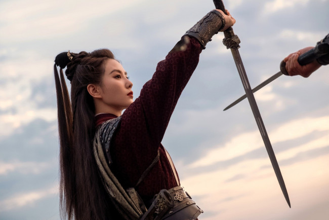 Обои картинки фото кино фильмы, a journey to love, девушка, мечи, поединок