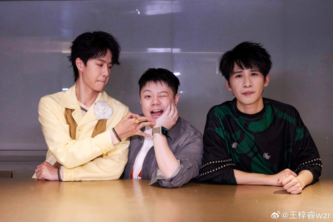 Обои картинки фото разное, знаменитости, ван, ибо, ведущие