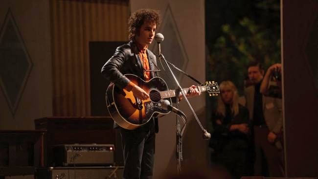 Обои картинки фото a complete unknown ,  2024 , кино фильмы, -unknown , другое, timothee, chalamet, singing, боб, дилан, никому, не, известный, a, complete, unknown, биография, музыка, драма