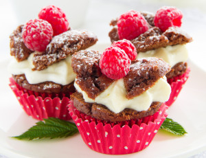 Картинка еда пирожные +кексы +печенье кексы малина