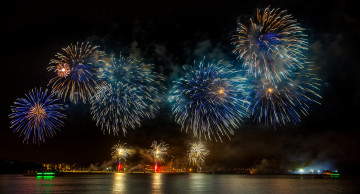 Картинка разное салюты +фейерверки ночь фейерверк огни залив