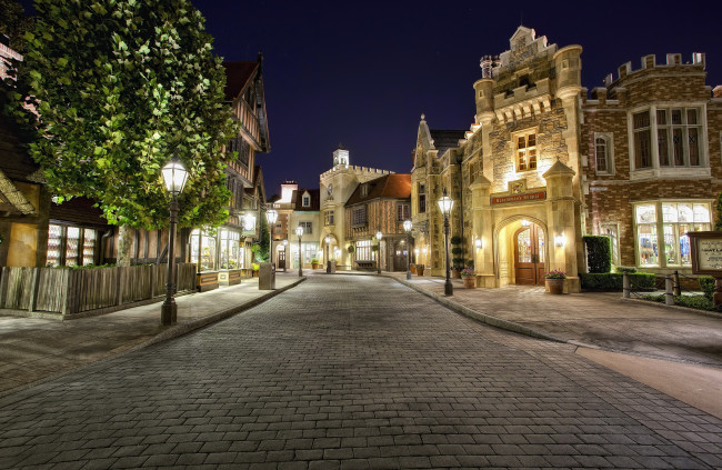 Обои картинки фото города, диснейленд, сша, калифорния, анахайм, дизайн, hdr, ночь, парки, дома, улица, фонари