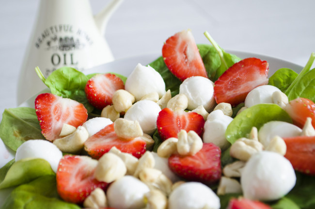 Обои картинки фото еда, мороженое,  десерты, салат, закуска, зелень