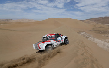 Картинка toyota автомобили песок dakar поворот rally hilux дакар тойота