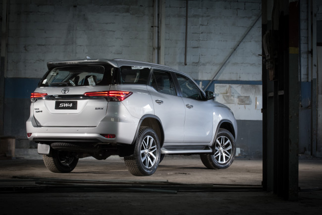 Обои картинки фото автомобили, toyota, sw4, 2016г