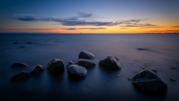 Картинка природа восходы закаты море камни облака закат