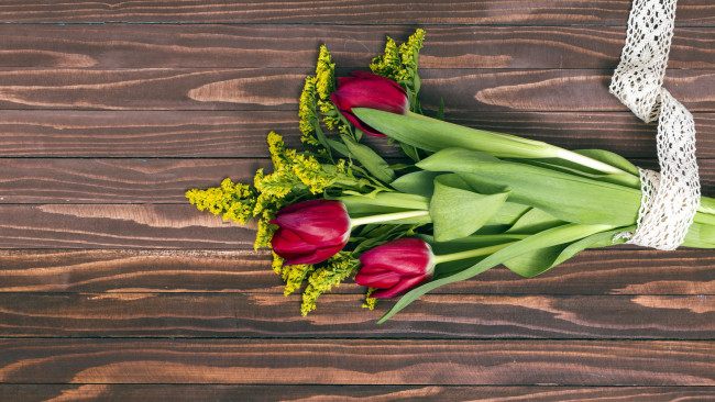 Обои картинки фото цветы, тюльпаны, букет, бутоны, лента