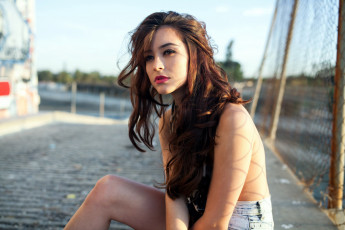 Картинка девушки -+брюнетки +шатенки брюнетка задумчивый взгляд