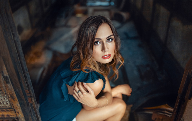 Обои картинки фото девушки, - брюнетки,  шатенки, макияж, шатенка, поза