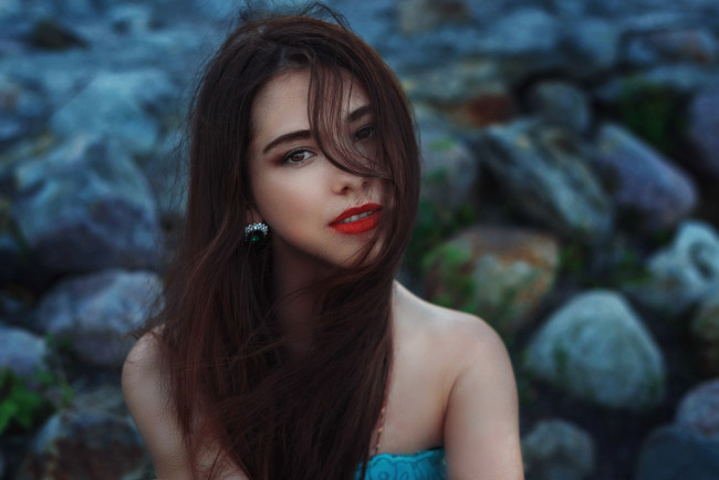 Обои картинки фото девушки, - лица,  портреты, брюнетка, взгляд, макияж