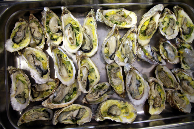 Обои картинки фото еда, рыба,  морепродукты,  суши,  роллы, устрицы