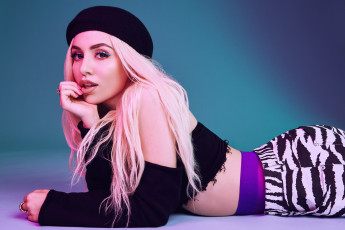 обоя ava max, музыка, ava, max, девушка, певица, америка, албания, албанка, модель, блондинка, поза, стройная, сексуальная