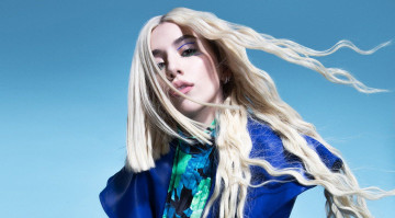 Картинка ava+max музыка ava max девушка певица америка албания албанка модель блондинка поза стройная сексуальная