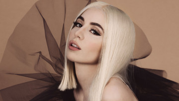 Картинка ava+max музыка ava max девушка певица америка албания албанка модель блондинка поза стройная сексуальная