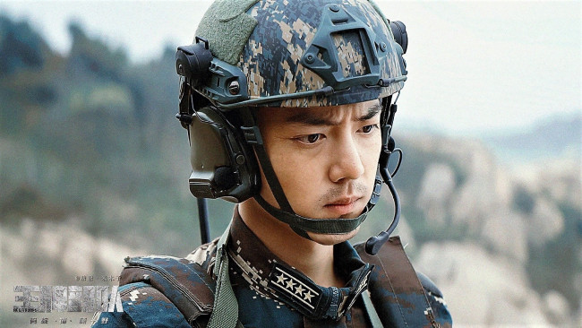 Обои картинки фото кино фильмы, ace troops, гу, вэй, лицо, каска