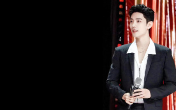 Картинка мужчины xiao+zhan актер пиджак микрофон