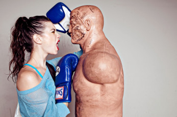 Картинка юмор приколы манекен бокс крик девушка