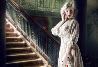 Картинка -Unsort+Креатив девушки unsort креатив платье револьвер лестница