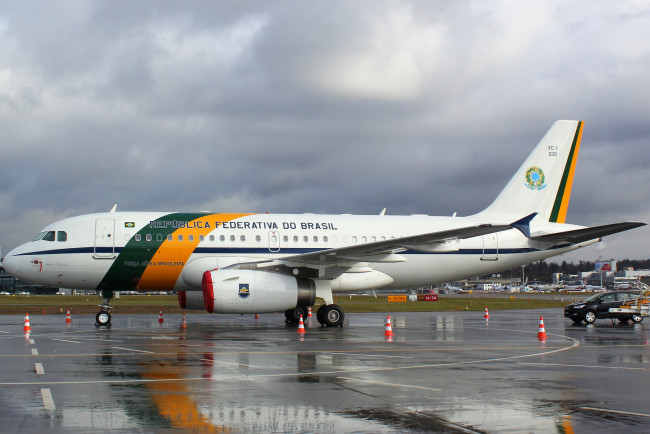 Обои картинки фото airbus vc-1, авиация, пассажирские самолёты, аэропорт, авиалайнер, стоянка