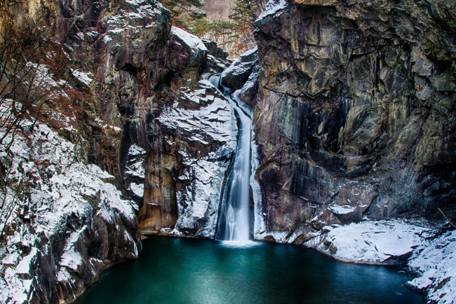 Обои картинки фото природа, водопады, горы, скалы, река, обрыв, водопад