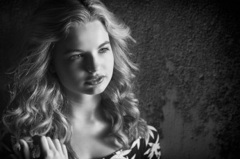 Картинка девушки -unsort+ Черно-белые+обои взгляд лицо