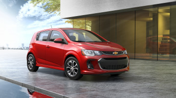 обоя автомобили, chevrolet, hatchback, 2017г, sonic, красная, us-spec