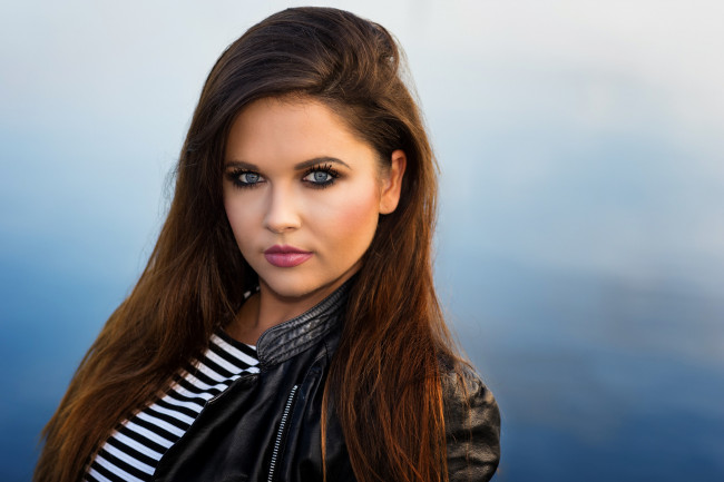 Обои картинки фото девушки, -unsort , брюнетки,  шатенки, взгляд, лицо