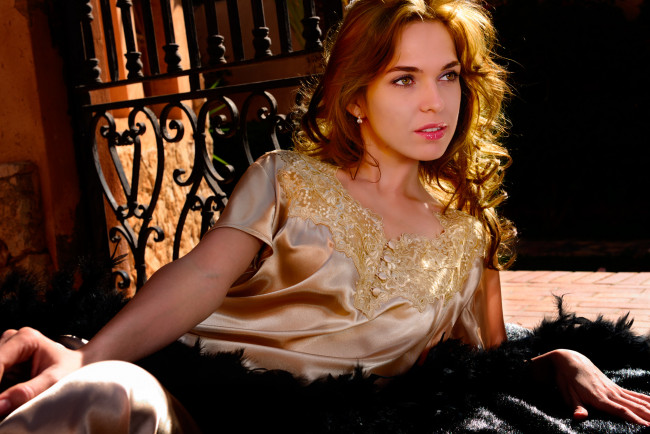 Обои картинки фото девушки, -unsort , брюнетки,  шатенки, взгляд, лицо