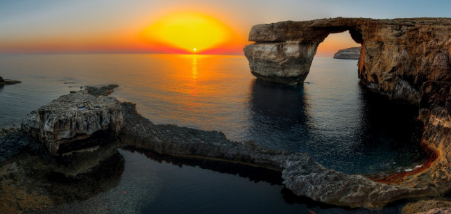 Обои картинки фото природа, восходы, закаты, мальта, лазурное, окно, скала, закат
