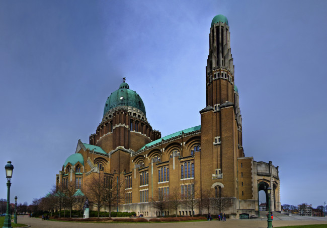 Обои картинки фото bas&, 237, lica nacional del sagrado coraz&, 243,  brussels, города, берлин , германия, собор