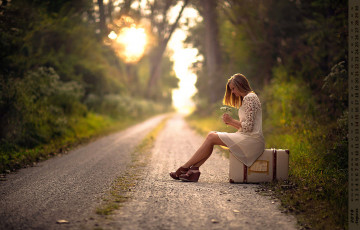 Картинка календари девушки дорога растения профиль чемодан