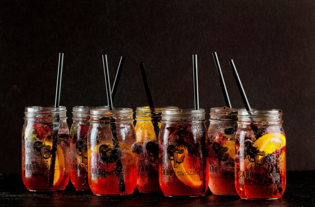 Обои картинки фото еда, напитки,  коктейль, коктейли, бокалы, апельсин