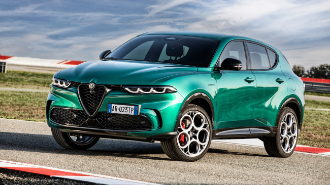 Обои картинки фото alfa romeo tonale veloce plug-in hybrid q4 2023, автомобили, alfa romeo, alfa, romeo, tonale, veloce, plug, in, hybrid, q4, зеленый, гибрид, альфа, ромео