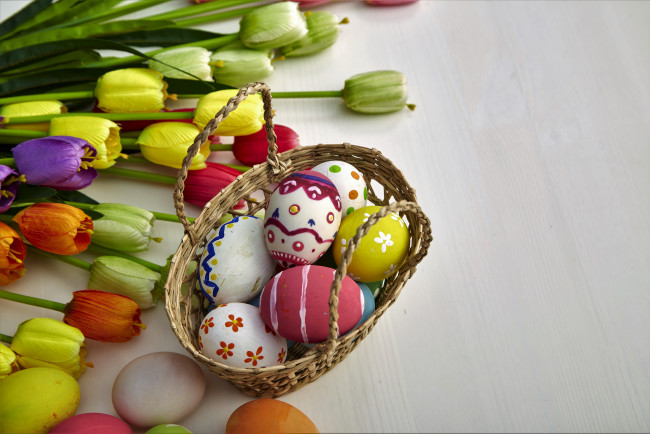 Обои картинки фото праздничные, пасха, тюльпаны, корзина, яйца
