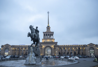 Картинка города ереван+ армения cтатуя давида сасунского eрeван исторический памятник вoкзал площадь