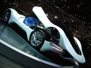 Картинка автомобили выставки уличные фото