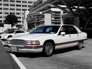 Картинка автомобили выставки уличные фото