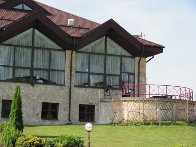 Обои картинки фото разное, сооружения, постройки, здание, фонарь, терраса