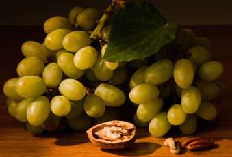 Картинка еда разное виноград орехи пекан